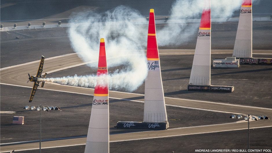 Lamb flies into the lead for Red Bull Air Race finale