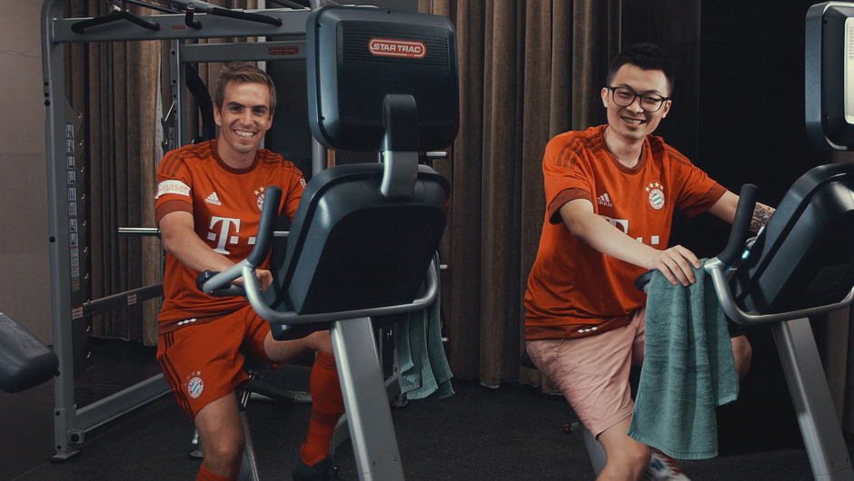 FC Bayern on delivery with DHL in China
