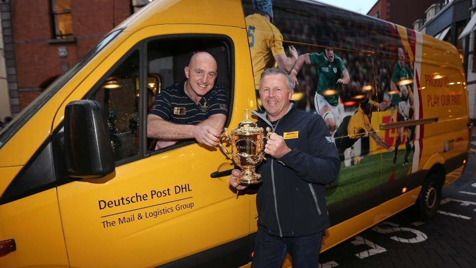 Sean Fitzpatrick & Keith Wood pose with the Webb Ellis Cup.