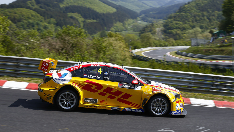 Spectacular WTCC debut on the Nordschleife