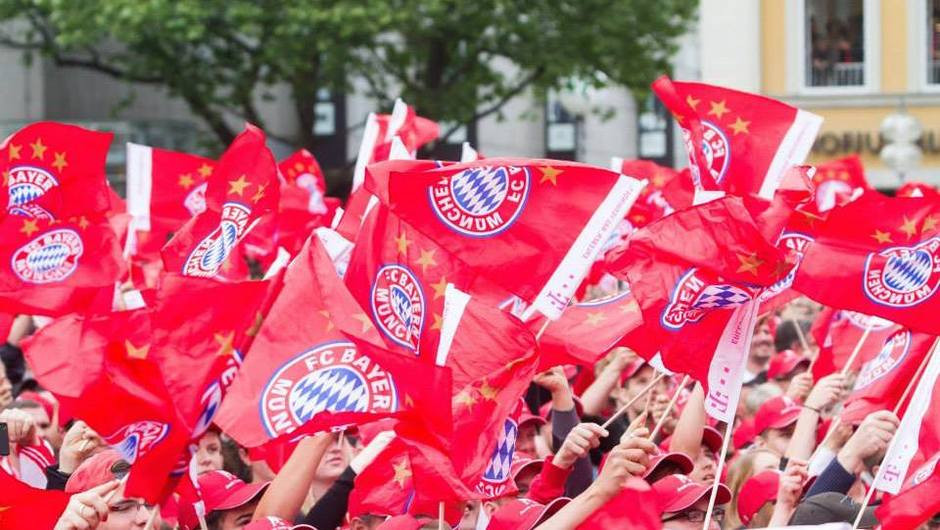Triumphant FC Bayern Munich raise Bundesliga trophy