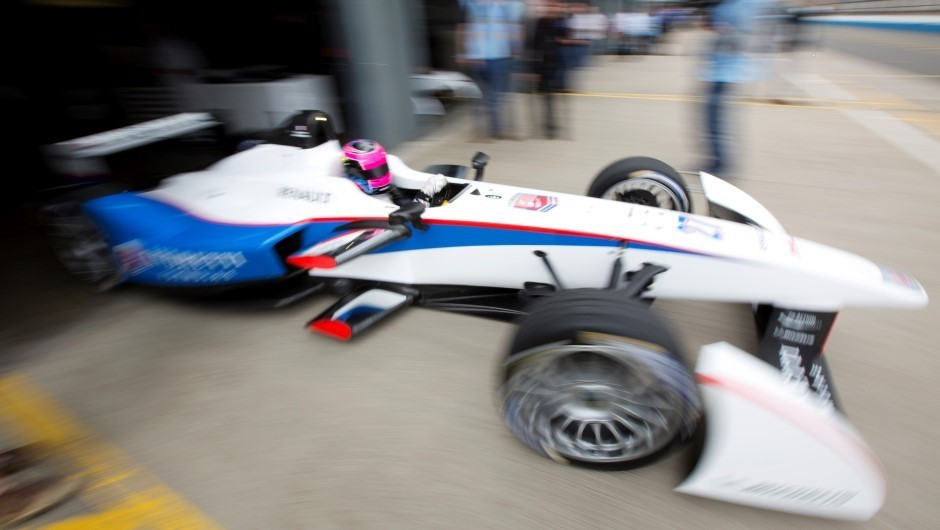 Team Andretti Autosport heads out of the pitlane