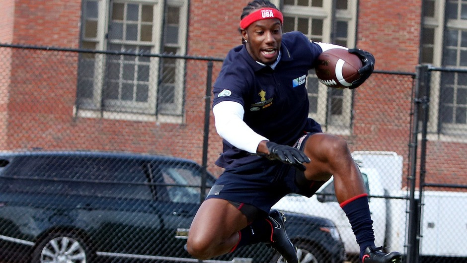 Carlin Isles didn't miss a step in the catching grid