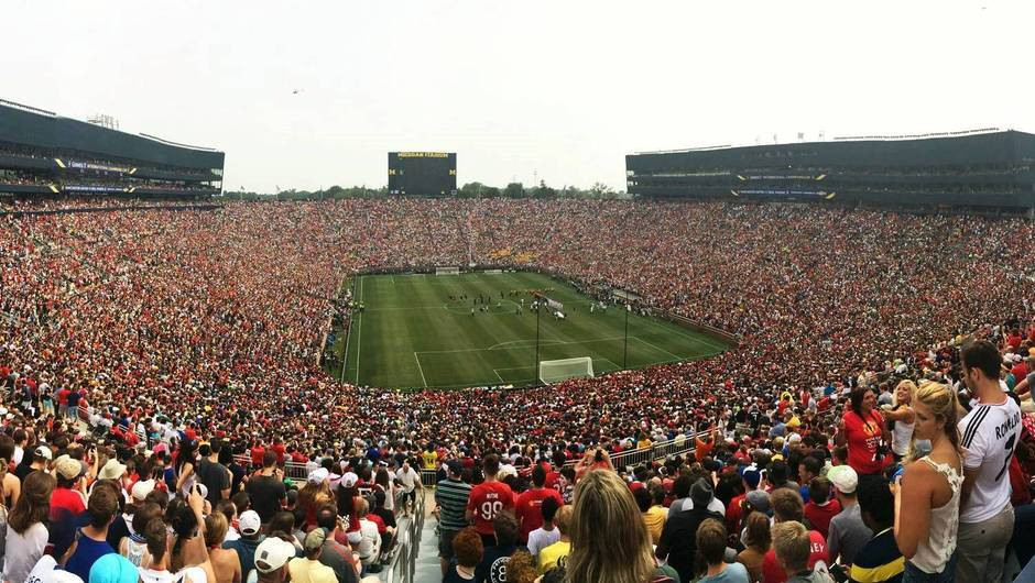 Record-breaking US crowd sees Manchester United advance to ICC Final