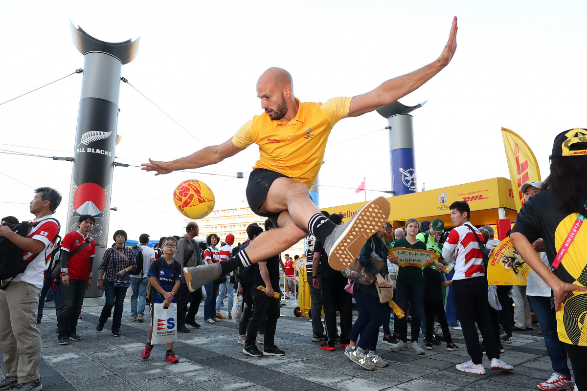 Rugby freestyler Daniel Cutting performed his amazing ball tricks for the crowds.