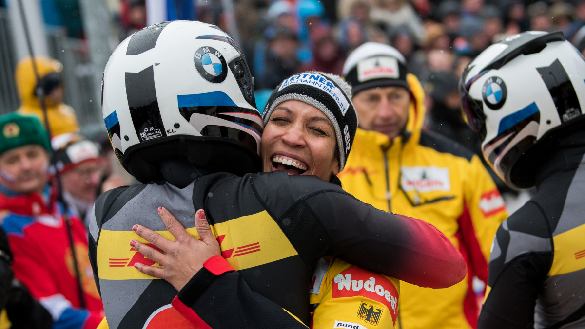 Viel Grund zum Lachen: Olympiasiegerin Mariama Jamanka wurde in Winterberg zwar nur Zweite im 2er-Bob, auf Platz 1 raste aber ihre BSD-Kollegin Stephanie Schneider. (Foto: Viesturs Lacis)
