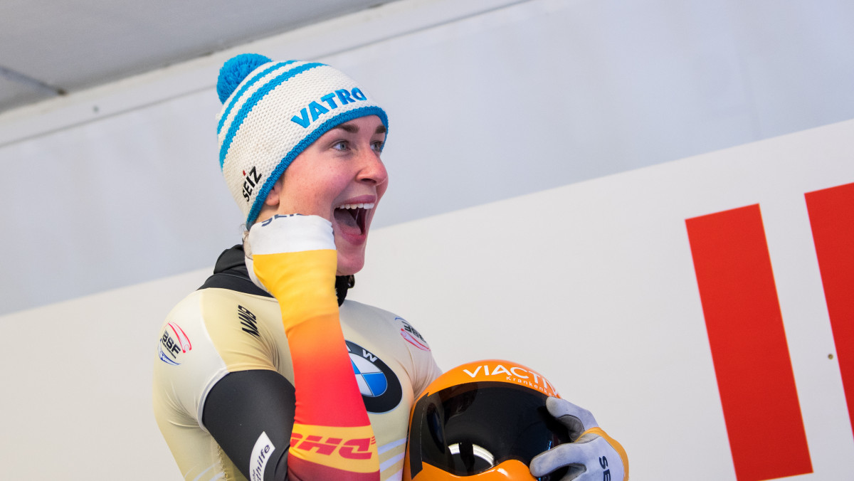 Skeletonpilotin Jacqueline Lölling fuhr in Innsbruck-Igls auf Platz eins und stellte dabei gleich einen Bahnrekord auf!