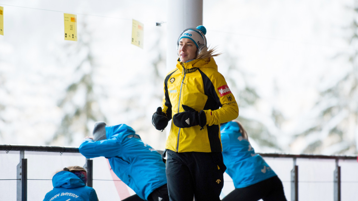 Skeletoni Jacqueline Lölling beim Warmlaufen vor den Weltcup-Rennen – sie holte sich Platz zwei. (Foto: Viesturs Lacis)