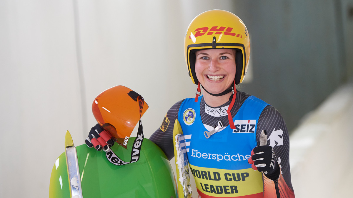 Nämlich für Julia Taubitz bei den Damen zum Beispiel ganz nach oben aufs Podium: Platz 1 im Hochsauerland – und damit weiterhin die Führung im Gesamtweltcup.