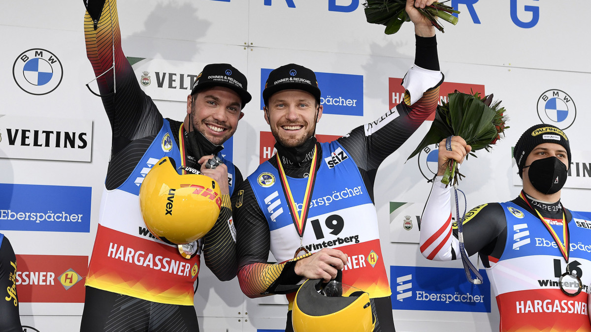 Seinen ersten Saisonsieg konnte das Oberbayern-Duo „leider“ allerdings deshalb feiern, weil das Doppel aus Toni Eggert und Sascha Benecken den schon sicher geglaubten Sieg wegen eines Sturzes kurz vor der Ziellinie noch unerwartet verschenkte.