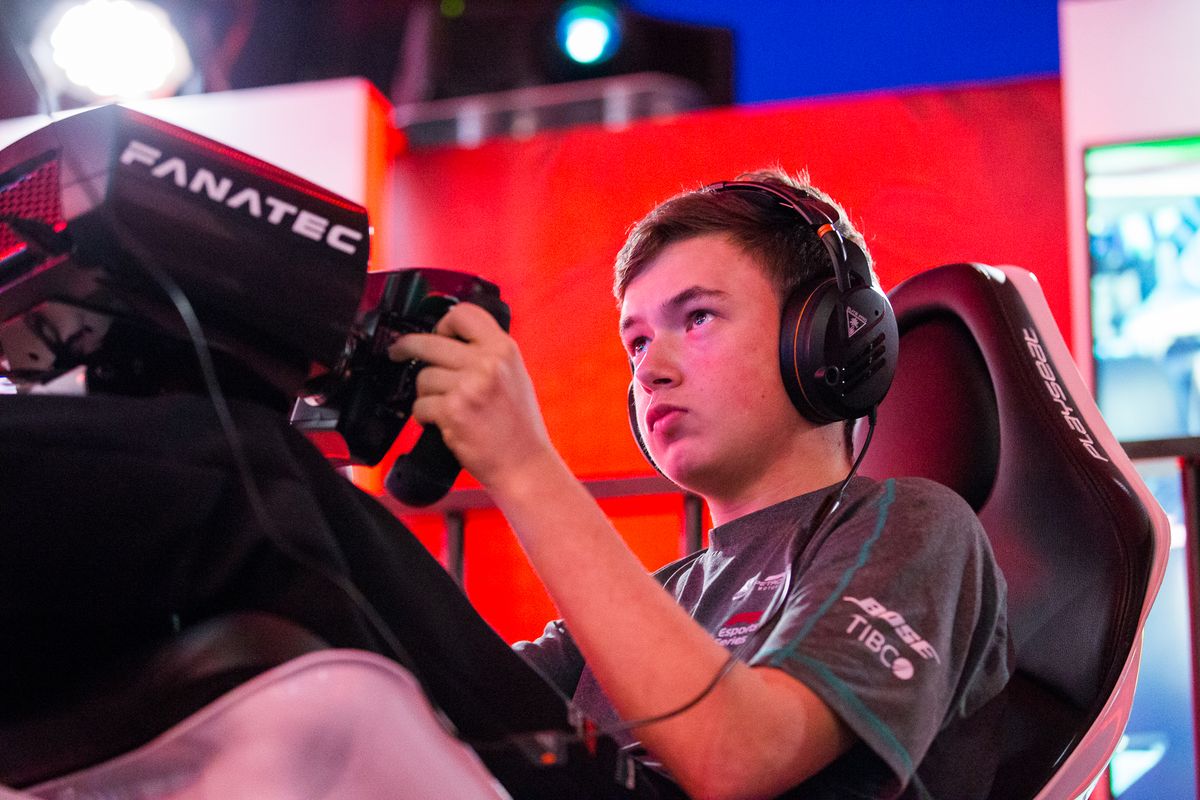 F1_Esport_2.jpg F1_Esport_2.jpg