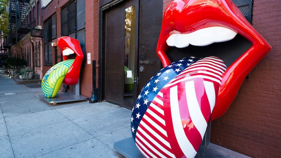 Videos: DHL Delivers Exhibitionism