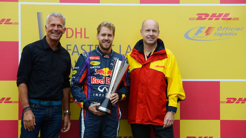 Former Formula 1™ racing driver Christian Danner (left) and DHL Express Brazil Managing Director Joakim Thrane (right) present the DHL Fastest Lap Award 2013 to Sebastian Vettel.