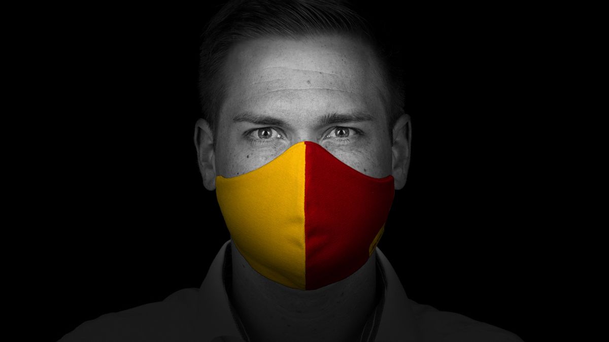 <p class="quote">"I visit many of our DHL Express customers on a daily business, and every one of these visits, each personal interaction, brings with it the risk of infection. And that’s why it’s so important to be responsible and always follow the hygiene rules – and wear a mask! I’ll never understand why some people resist the idea or why they turn their facemask into some sort of “chin guard”."<b class="quote-source">Marcel</b></p>