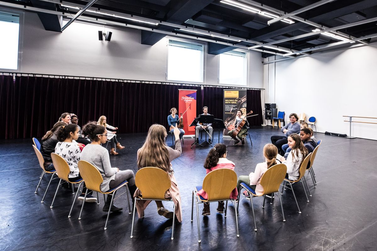 Three musicians of the Gewandhausorchester meet with students from a secondary school in Baden-Baden