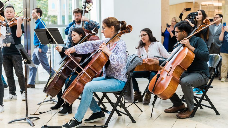 'Freude schöner Götterfunken' Flashmob spielt Beethoven in Boston