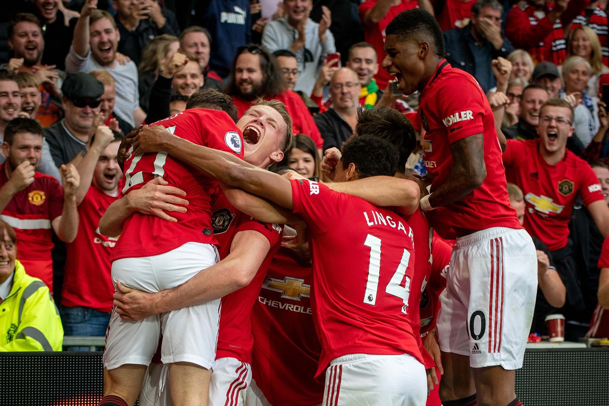 Click here to learn more about DHL & Manchester United™ partnership