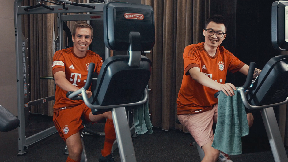 FC Bayern on delivery with DHL in China