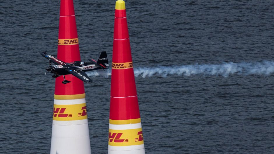 SUCCESSFUL DEBUT IN JAPAN FOR RED BULL AIR RACE
